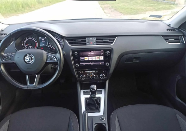 Skoda Octavia cena 55900 przebieg: 139000, rok produkcji 2018 z Zgierz małe 211